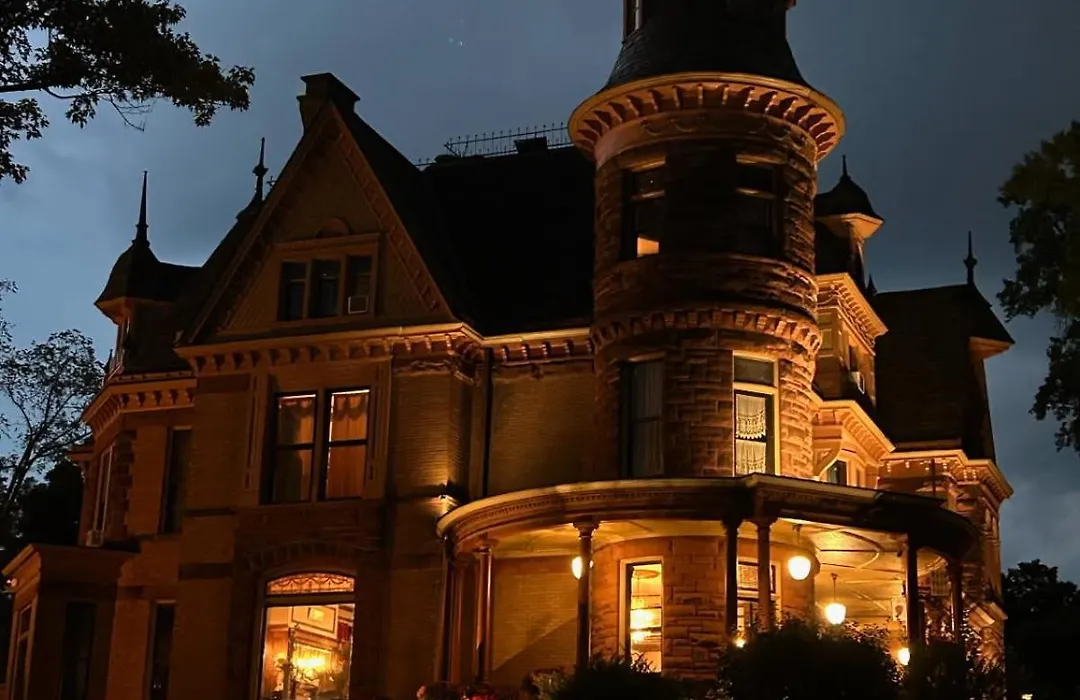 Henderson Castle Inn-1